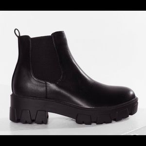 !! NEVER WORN !! Chunky Platform Black Vegan Leather Chelsea Boots